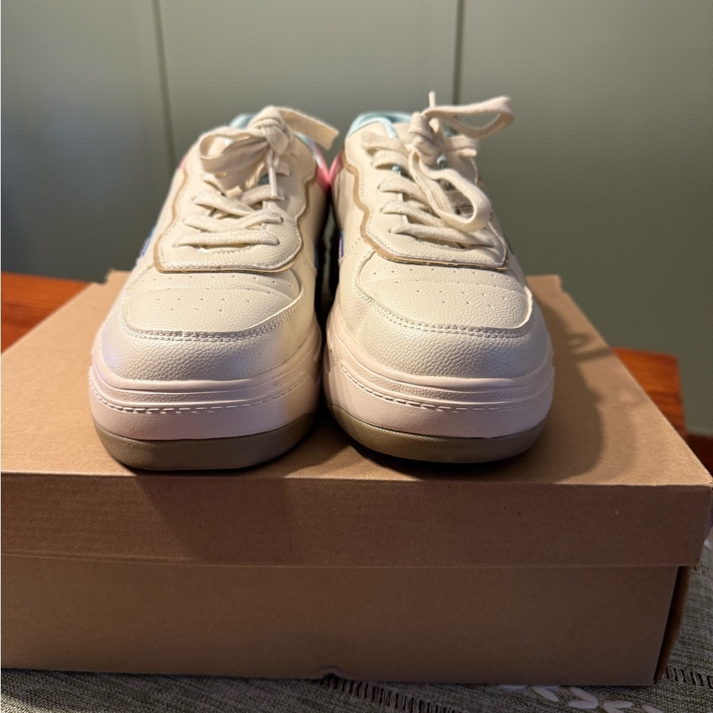 Steve Madden Women’s LNWB Pastel and White Casual Fashion Sneakers - Size 11 - Picture 3 of 7
